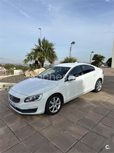 VOLVO S60 2.0 D3 Momentum Auto 4p.