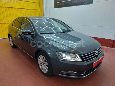 VOLKSWAGEN Passat 2.0 TDI 140 DSG Highline Bluemotion Tech 4p.