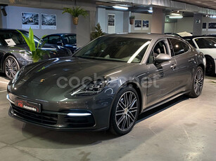 PORSCHE Panamera 4