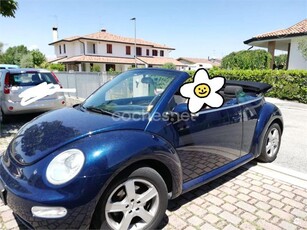 VOLKSWAGEN New Beetle