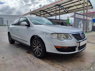 VOLKSWAGEN Passat 2.0 TDI 140cv Highline 4p.