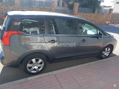 PEUGEOT 5008 Reference 7 Pl. 1.6 HDI 110 FAP 5p.