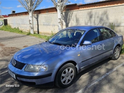 VOLKSWAGEN Passat 1.9 TDI SYNCRO TRENDLINE 4p.