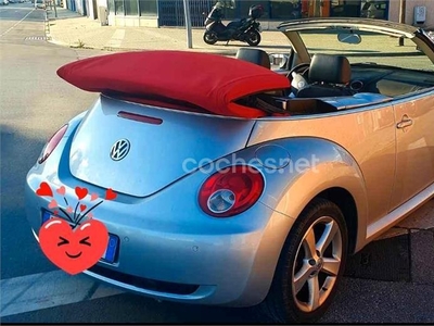 VOLKSWAGEN New Beetle