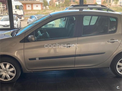 RENAULT Clio Emotion 1.2 16v eco2