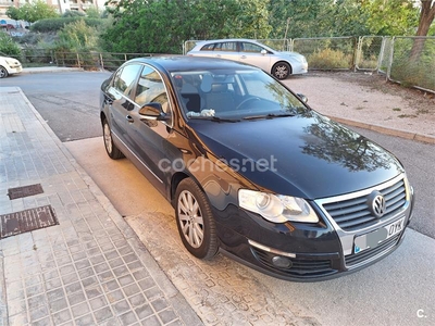 VOLKSWAGEN Passat 1.9 TDI Advance 4p.