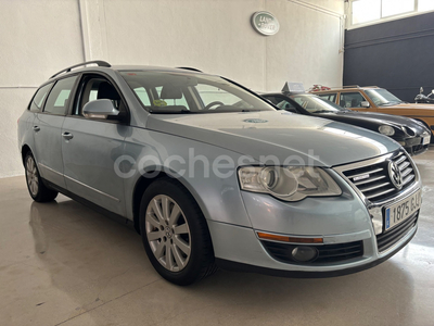 VOLKSWAGEN Passat Variant 1.9 TDI 105cv Bluemotion 5p.