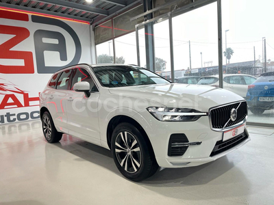 VOLVO XC60 2.0 B4 D AWD Momentum Pro Auto 5p.