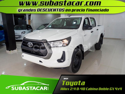 TOYOTA Hilux 2.4 D4D Cabina Doble GX