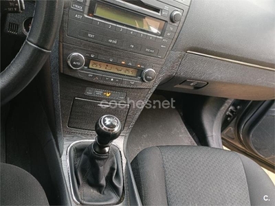 TOYOTA Avensis 2.0 D4D Advance Cross Sport 5p.