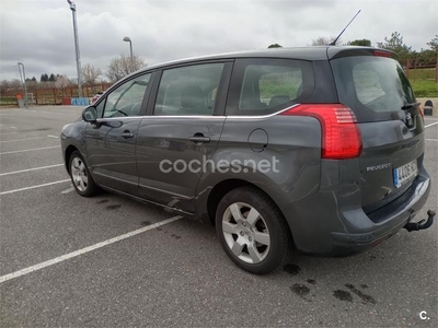 PEUGEOT 5008 Reference 7 Pl. 1.6 HDI 112 FAP 5p.