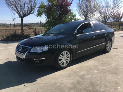 VOLKSWAGEN Passat 2.0 TDI 140cv Highline 4p.