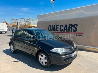 RENAULT Megane CONFORT DYNAMIQUE 1.6 16V