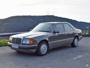 MERCEDES-BENZ 300 300SE 4p.