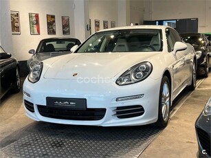 PORSCHE Panamera 4