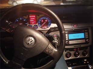 VOLKSWAGEN Passat 2.0 TDI 140cv Highline 4p.