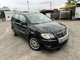 VOLKSWAGEN Touran 2.0 TDI 140cv DSG Highline 5p.