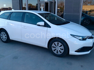 TOYOTA Auris 1.4 90D Active Touring Sports 5p.