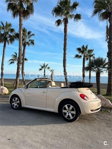 VOLKSWAGEN New Beetle