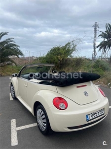 VOLKSWAGEN New Beetle