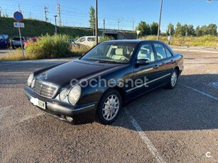 MERCEDES-BENZ Clase E E 240 ELEGANCE 4p.