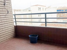 Venta Piso Linares. Piso de cuatro habitaciones A reformar quinta planta con balcón