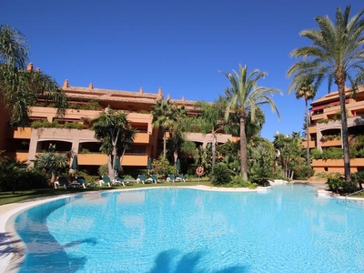 Apartamento de alquiler en Alameda de las Brisas, Bahía de Marbella