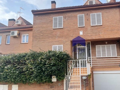 Casa adosada en venta en Academia, Monte Rozas