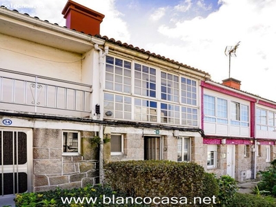 ¡Oportunidad de inversión: Casa para reformar en la calle Vila de Arousa de Carballo!