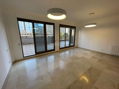 Alquiler ático con 2 habitaciones con ascensor, calefacción y aire acondicionado en Valencia