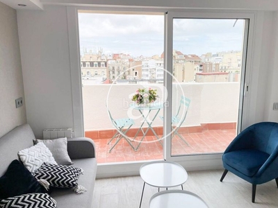 Alquiler piso ático en alquiler reformado y de dos habitaciones en gracia en Barcelona