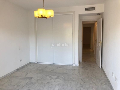 Alquiler piso con 2 habitaciones con ascensor y aire acondicionado en Marbella