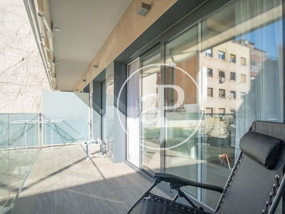 Alquiler piso en alquiler amueblado con piscina y jardín cerca de plaza molina en Barcelona