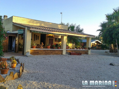 Chalet for sale in Elche