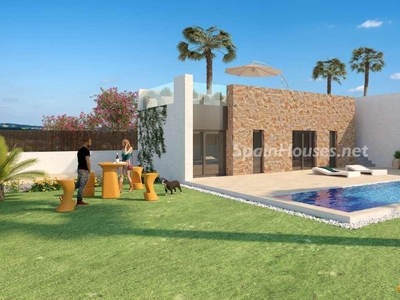 Villa independiente en venta en Algorfa