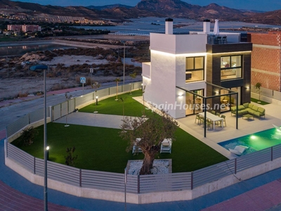 Villa independiente en venta en Alicante