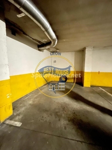Garage to rent in León -