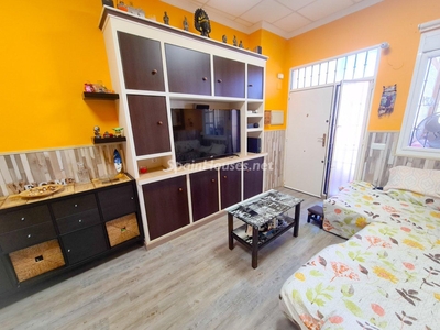 Piso bajo en venta en Puerto de la Torre, Málaga