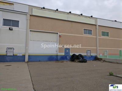 Industrial-unit to rent in Zaragoza -