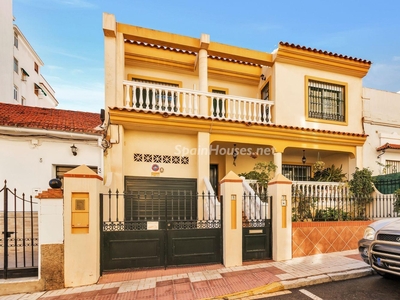 Casa adosada en venta en Victoria Eugenia, Málaga