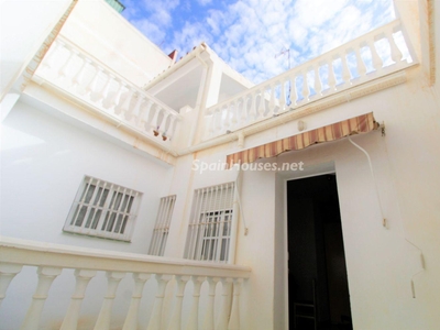 Casa adosada en venta en Victoria Eugenia, Málaga