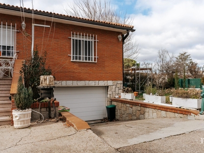 Venta de casa con piscina en Arcicóllar, Toledo