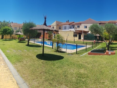 Venta de casa con piscina y terraza en Espartinas, ZONA RESIDENCIAL CON PISCINA COMUNITARIA