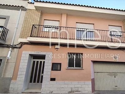 Venta de casa con terraza en Torrent