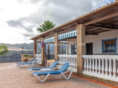 Villa for sale in Coín