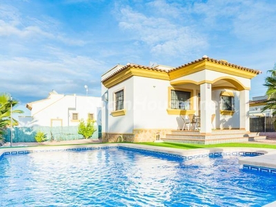 Villa en venta en Hondón de las Nieves
