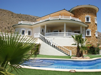 Villa independiente en venta en Hondón de las Nieves