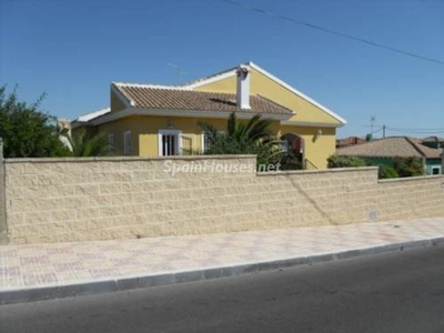 Villa en venta en Jacarilla