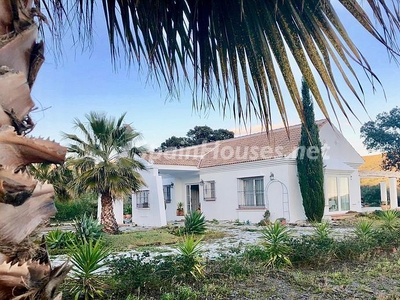 Villa en venta en Moclinejo