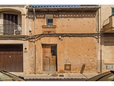 ACOGEDORA CASA DE PUEBLO EN LLUCMAJOR, MALLORCA.